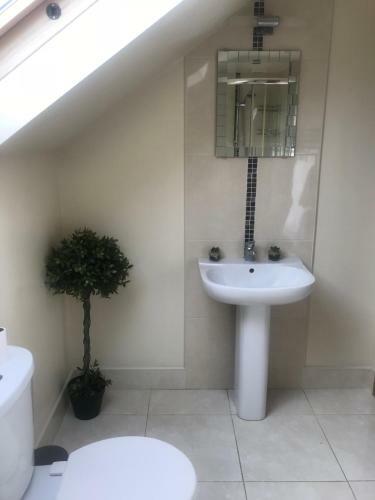 Tranquil Countryside Bungalow With Private Garden!