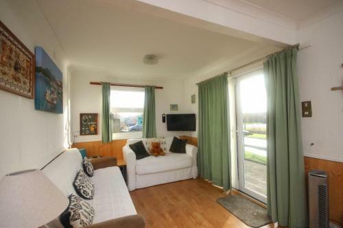 10a Medmerry Park 2 Bedroom Chalet - No Manual Workers Allowed