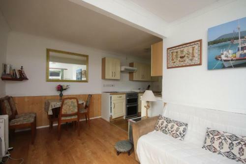 10a Medmerry Park 2 Bedroom Chalet - No Manual Workers Allowed