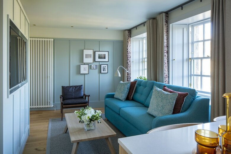 Cheval Abbey Strand Apartments, At Holyrood