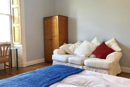 Apartamento Bright Spacious Comfortable Old Town Flat