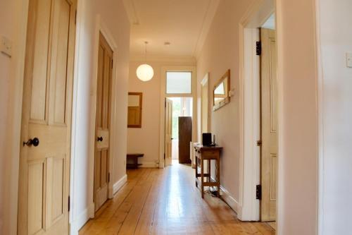 Apartamento Bright Spacious Comfortable Old Town Flat