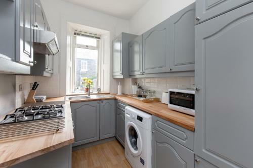 414 Spacious 2 Bedroom Ground Floor Apartment Near Leith