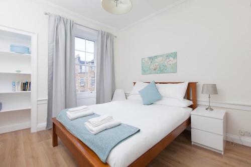 Spacious 4 Bedroom Apartment Near Meadows