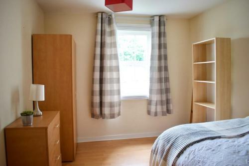 Spacious 3 Bed Apartment In Central Location