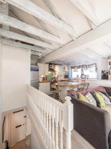 Bright Edinburgh Apartment Free Parking- Sleeps 4