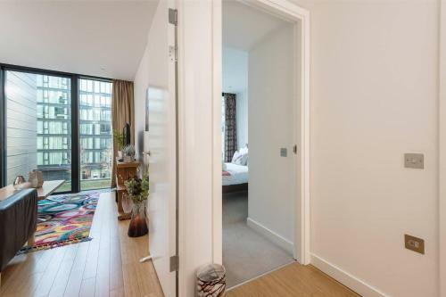 Altido Modern Yet Homely Quartermile Apartment With Elevator