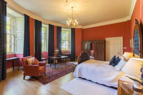 Edrom Chateau Sleeps 26 Wifi