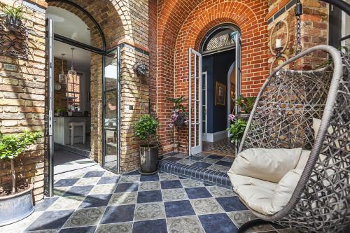 Eltham Chateau Sleeps 24