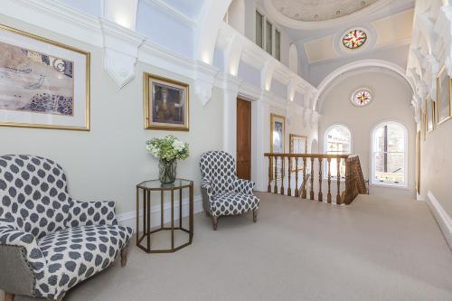 Eltham Chateau Sleeps 24