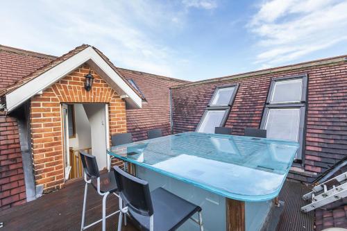 Eltham Chateau Sleeps 24