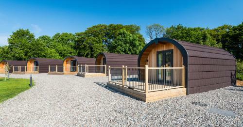 Weedingshall Lodges