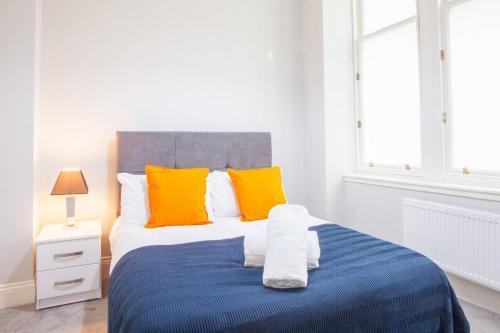 Bright 2 Bedroom Apartment In Central Location