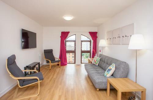 Stylish Apartment With Private Parking