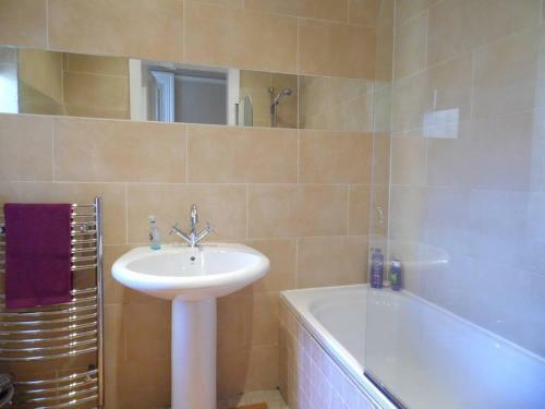 Apartamento West End - 3 Bedroom, Main Door Flat With Parking