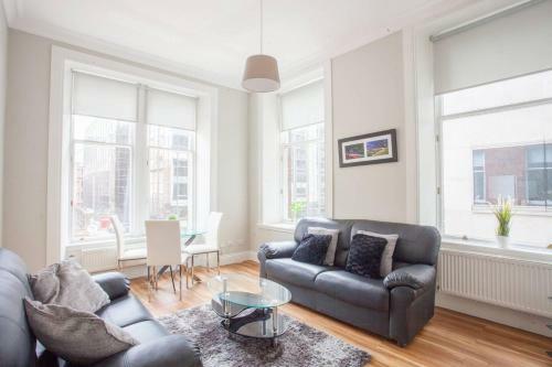 Bright 3 Bedroom Apartment In City Centre