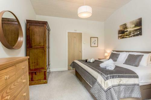 Secluded, New Forest Riverside Lodge
