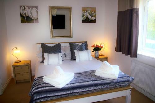 Ladysmith House - 4 Bedrooms - Full House