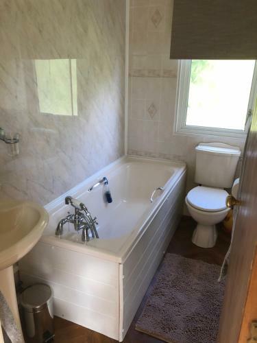Charming 1-bed Chalet In Cheltenham
