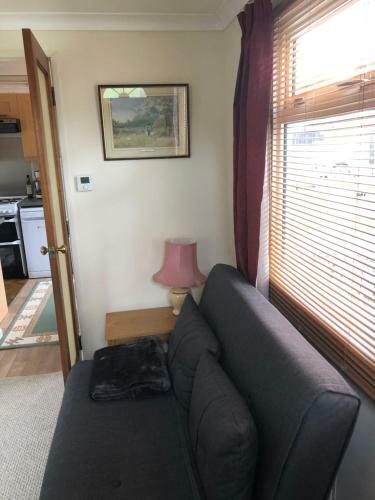 Charming 1-bed Chalet In Cheltenham