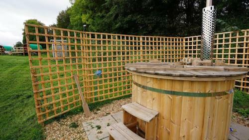 Showman's Hut Westcote