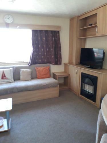 Immaculate 3-bedroom Caravan On Combe Haven