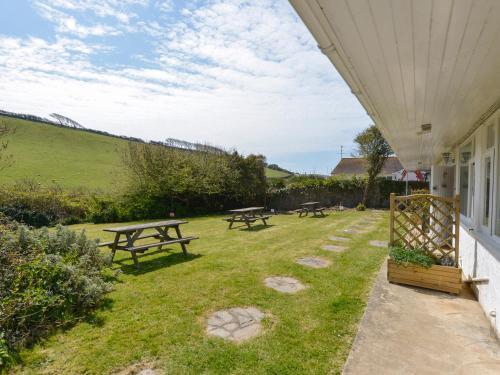 2 Brook Cottages