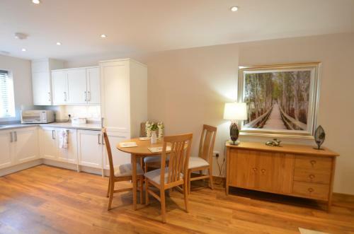 3 Ladymead Mews