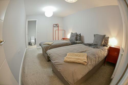 Huge Modern Apartment 2 Bathrooms Sleeps 6
