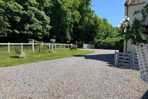 Superb Highland Retreat Close To Loch Ness
