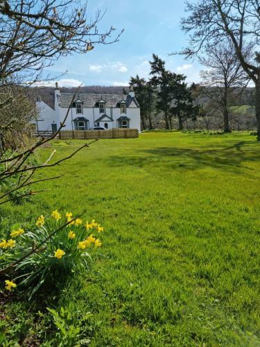 Darris Farmhouse With Attached Seperate Cottage