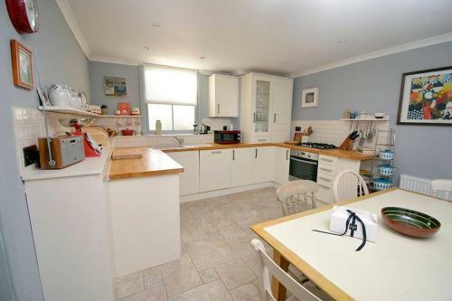 Seaside Cottage, Yards To The Sea
