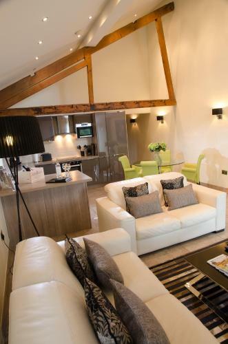 Contemporary Barn Conversion In Stunning Setting