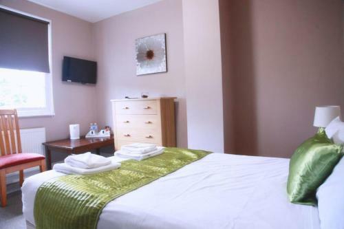 Hampton Court Hotel