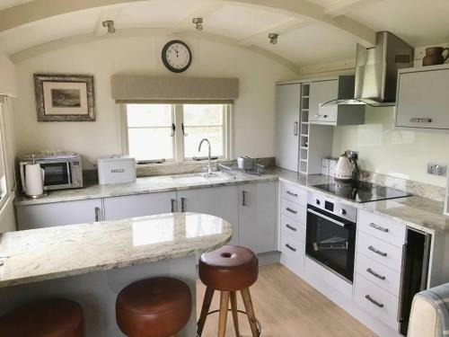 5* Luxury Shepherds Hut