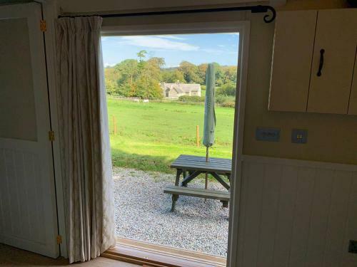 5* Shep Hut With Far Reaching Views Of Devon