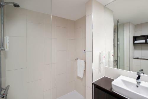 Hotel Ramada By Wyndham Leeds East