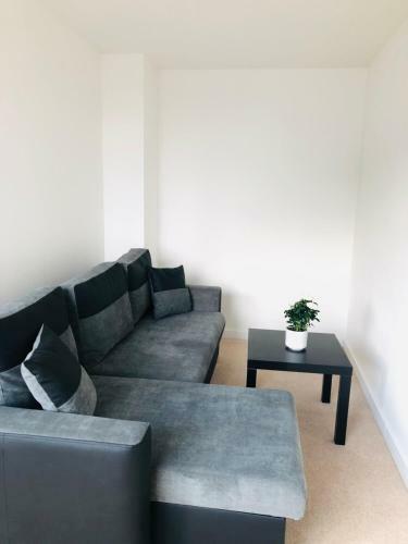 Showcase Apartments - Highcross House