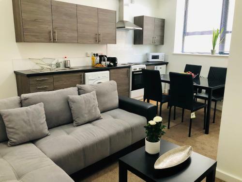 Showcase Apartments - Highcross House