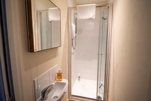 Apartamento Spacious Contractors House & Private Parking By Comfyworkers