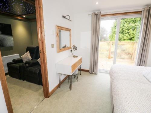 2 Meadow Retreat