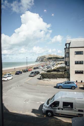 Hostal Carmel House