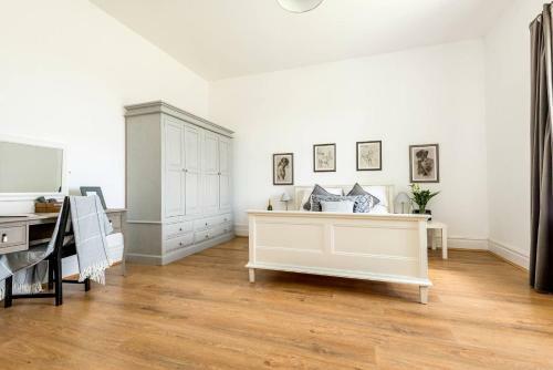 Peak Farmhouse