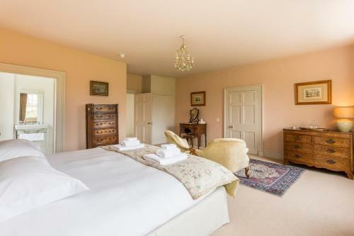 Llyswen Chateau Sleeps 18 With Wifi