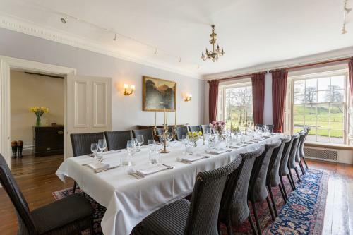Llyswen Chateau Sleeps 18 With Wifi
