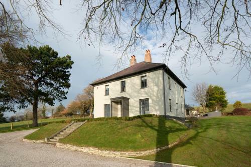 Llangoedmor Villa Sleeps 10