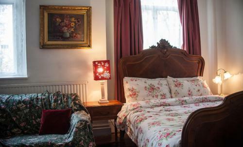 Dawson Place, Juliette's Bed And Breakfast