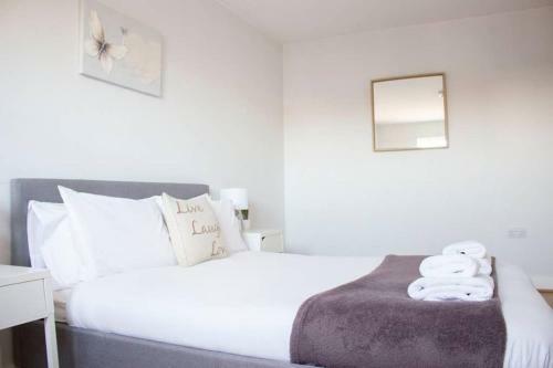 Large 1st Floor Open Plan Apartment