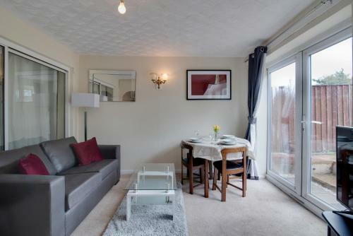 Newark House - 2 Bedroom Serviced Apartment
