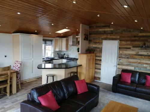Crystal Lodge With Hot Tub